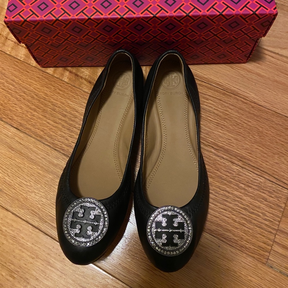 ❌SOLD❌Black flats with crystal